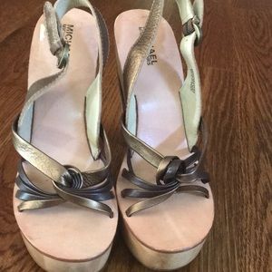 Wooden platform high sandals